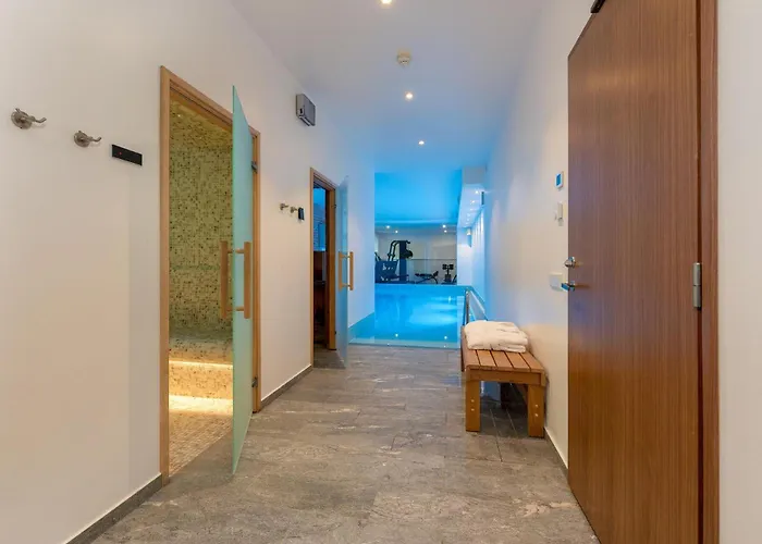 The Manor Sports & Hotel